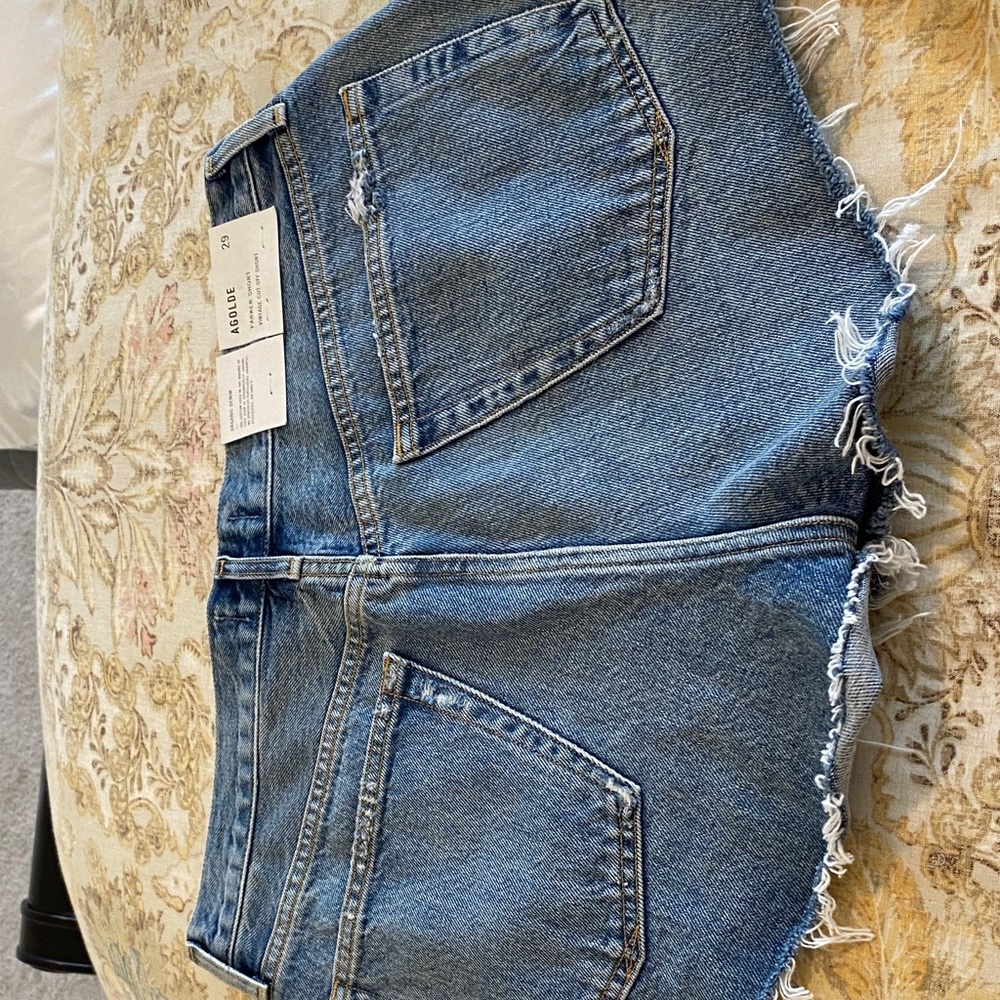 NWT AGOLDE Frayed High-Rise Denim Shorts in Light Blue Wash